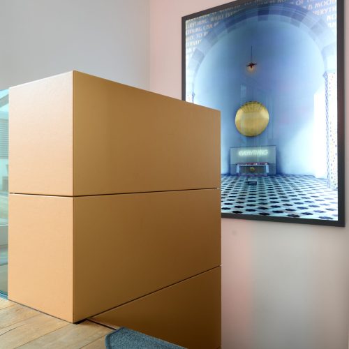 Treppenhaus mit modernem Design im Büro von TODAY Experts